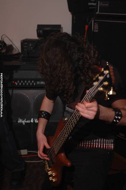 [abaroth on Mar 25, 2005 at Dee Dee's Lounge (Quincy, Ma)]