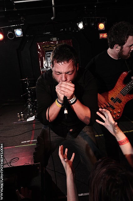 [across the sun on Apr 24, 2010 at the Palladium - Secondstage (Worcester, MA)]