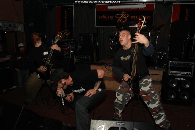 [burn in silence on Feb 8, 2004 at Fat Cat's (Springfield, MA)]