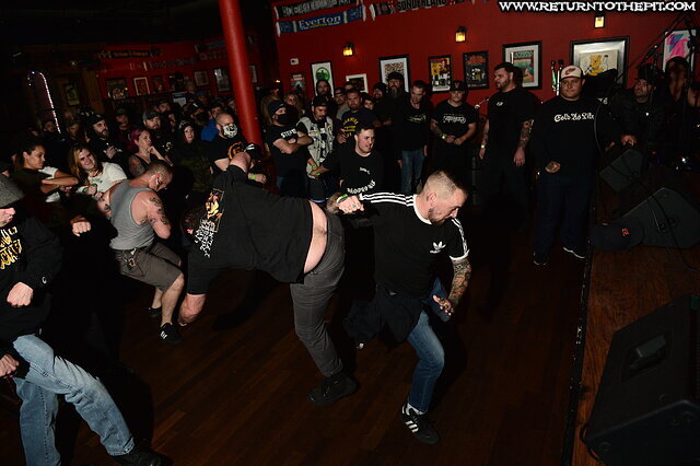 [cruel hand on Oct 22, 2021 at the Shaskeen Pub (Manchester, NH)]