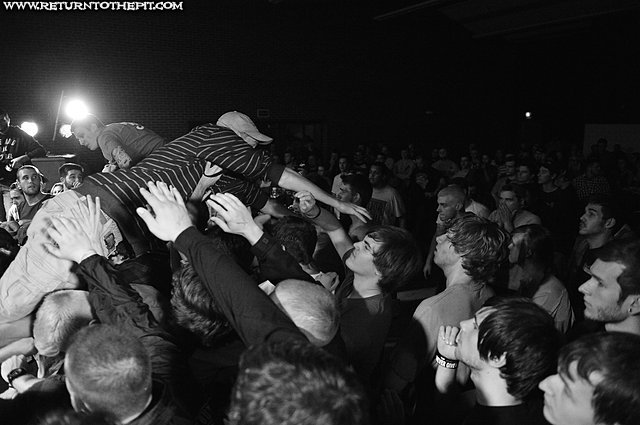 [defeater on Oct 11, 2012 at Stratford rm - UNH (Durham, NH)]