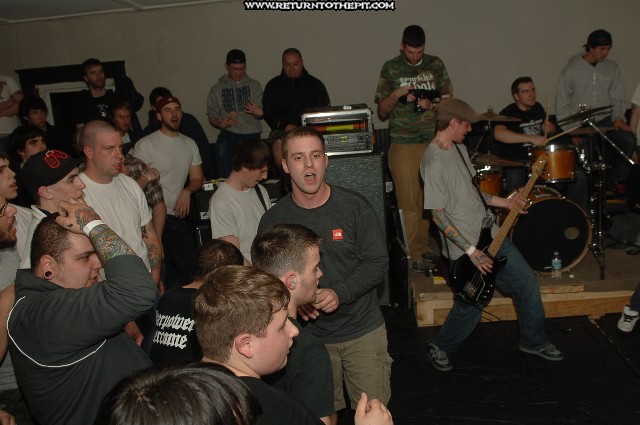 [guns up on Apr 21, 2006 at Tiger's Den (Brockton, Ma)]
