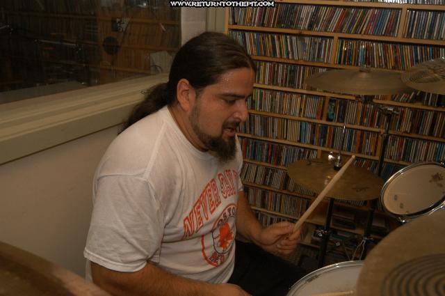 [hand choke neck on Aug 30, 2004 at Live in the WUNH Studios (Durham, NH)]