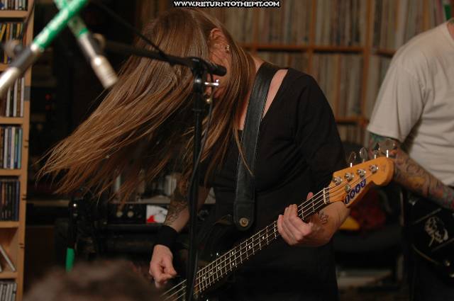 [hellblock6 on Nov 14, 2005 at Live in the WUNH Studios (Durham, NH)]