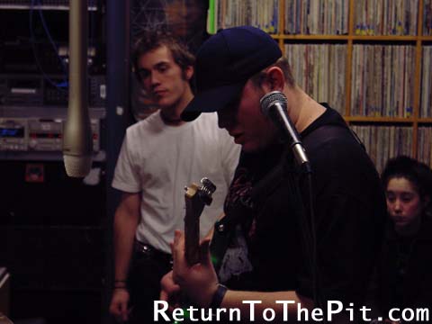 [halo suffocation machine on Dec 26, 2000 at Live in the WUNH studios (Durham, NH)]