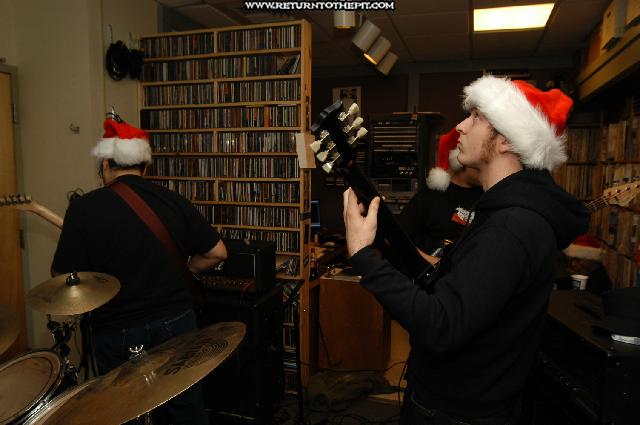 [in dire need on Dec 22, 2003 at Live in the WUNH Studios (Durham, NH)]