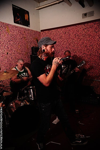[in the shit on May 19, 2009 at Worst Possible Venue (Brighton, MA)]