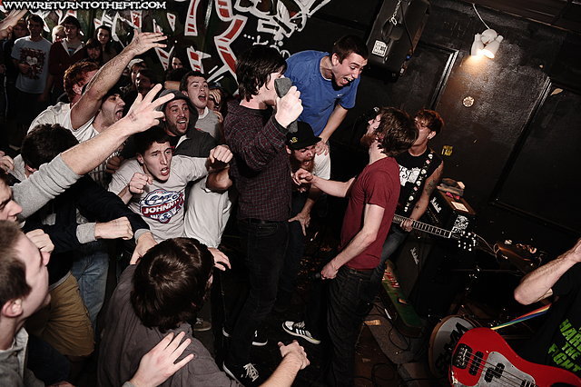 [late nite wars on Dec 6, 2009 at Anchors Up (Haverhill, MA)]