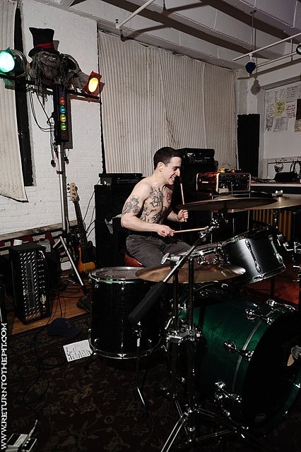 [living void on Feb 7, 2010 at Unit 12 (Allston, MA)]