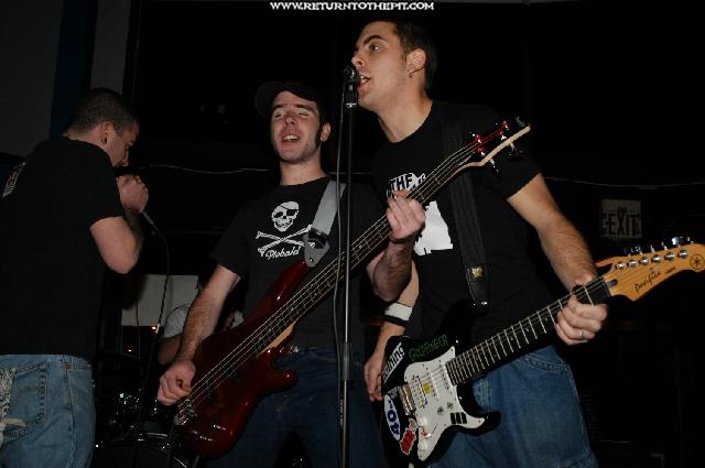 [mourning red sky on Nov 29, 2003 at Club Marque (Worcester, MA)]