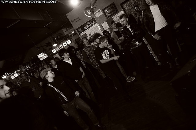 [no illusions on Nov 29, 2008 at Midway Cafe (Jamaica Plain, MA)]