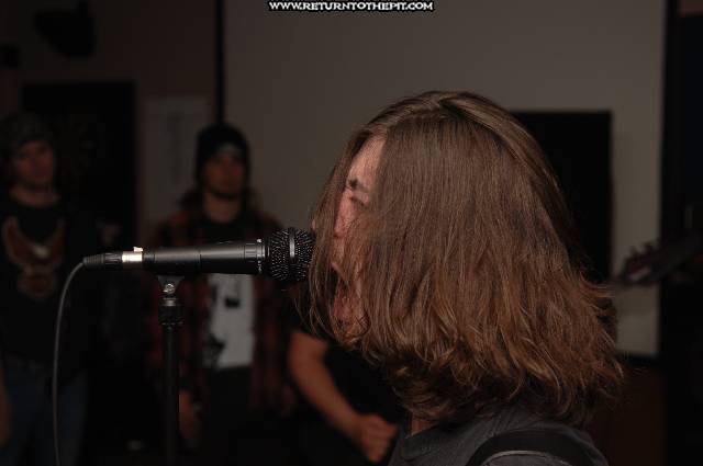 [noosebomb on May 21, 2005 at Dee Dee's Lounge (Quincy, Ma)]