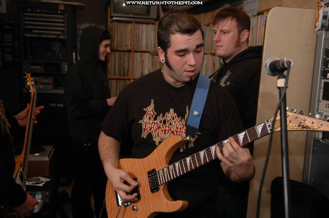 [raising kubrick on Mar 28, 2005 at Live in the WUNH Studios (Durham, NH)]