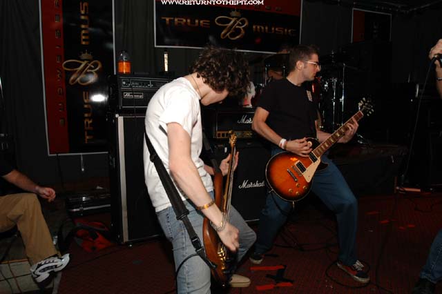 [red reaction on Jul 20, 2003 at Fat Cat's (Springfield, Ma)]