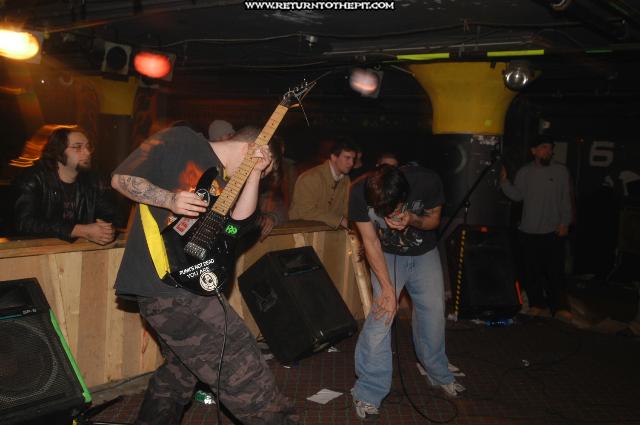 [shaniqua and the skull fuckers on Dec 17, 2004 at the Bombshelter (Manchester, NH)]