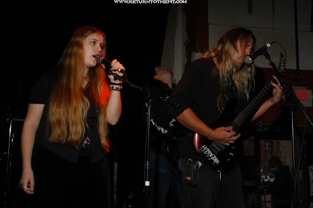 [shroud of bereavement on Oct 19, 2003 at the Met Cafe (Providence, RI)]