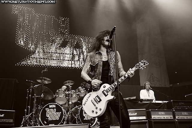 [thin lizzy on Nov 20, 2011 at Tsongas Arena (Lowell, MA)]