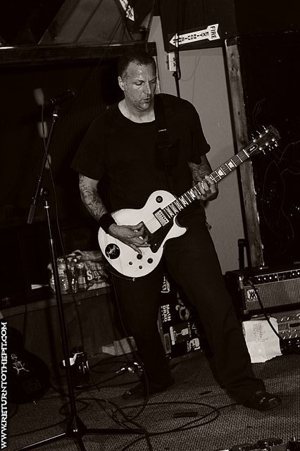[tombs on Apr 1, 2011 at Club Oasis (Worcester, MA)]