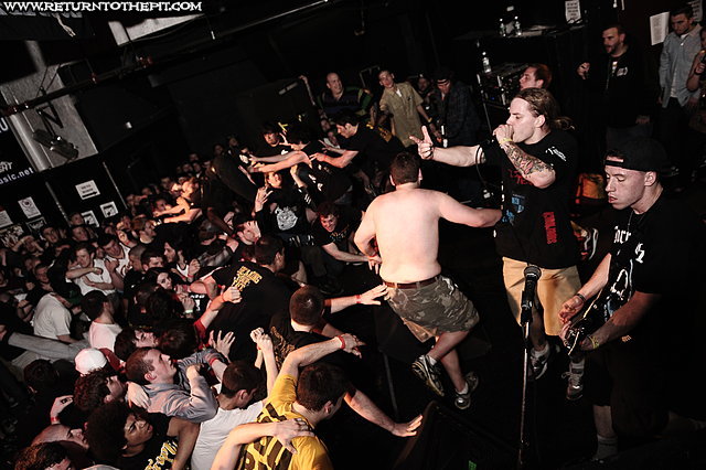 [trapped under ice on Apr 15, 2011 at the Palladium - Secondstage (Worcester, MA)]